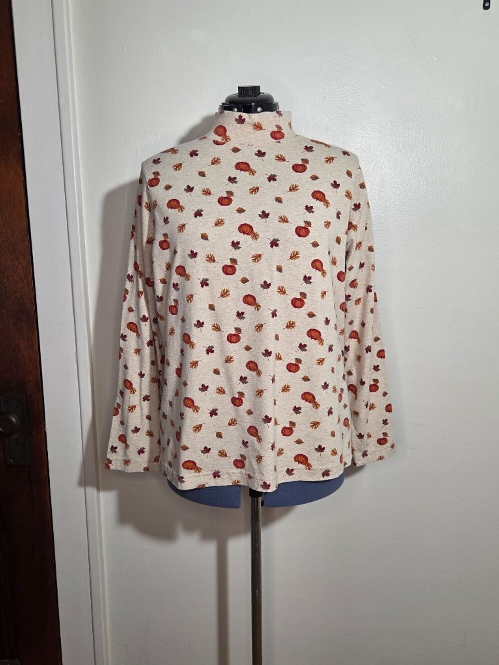 Croft and Barrow Cream and Orange Pumpkin Long Sleeve Stretch Mock Neck